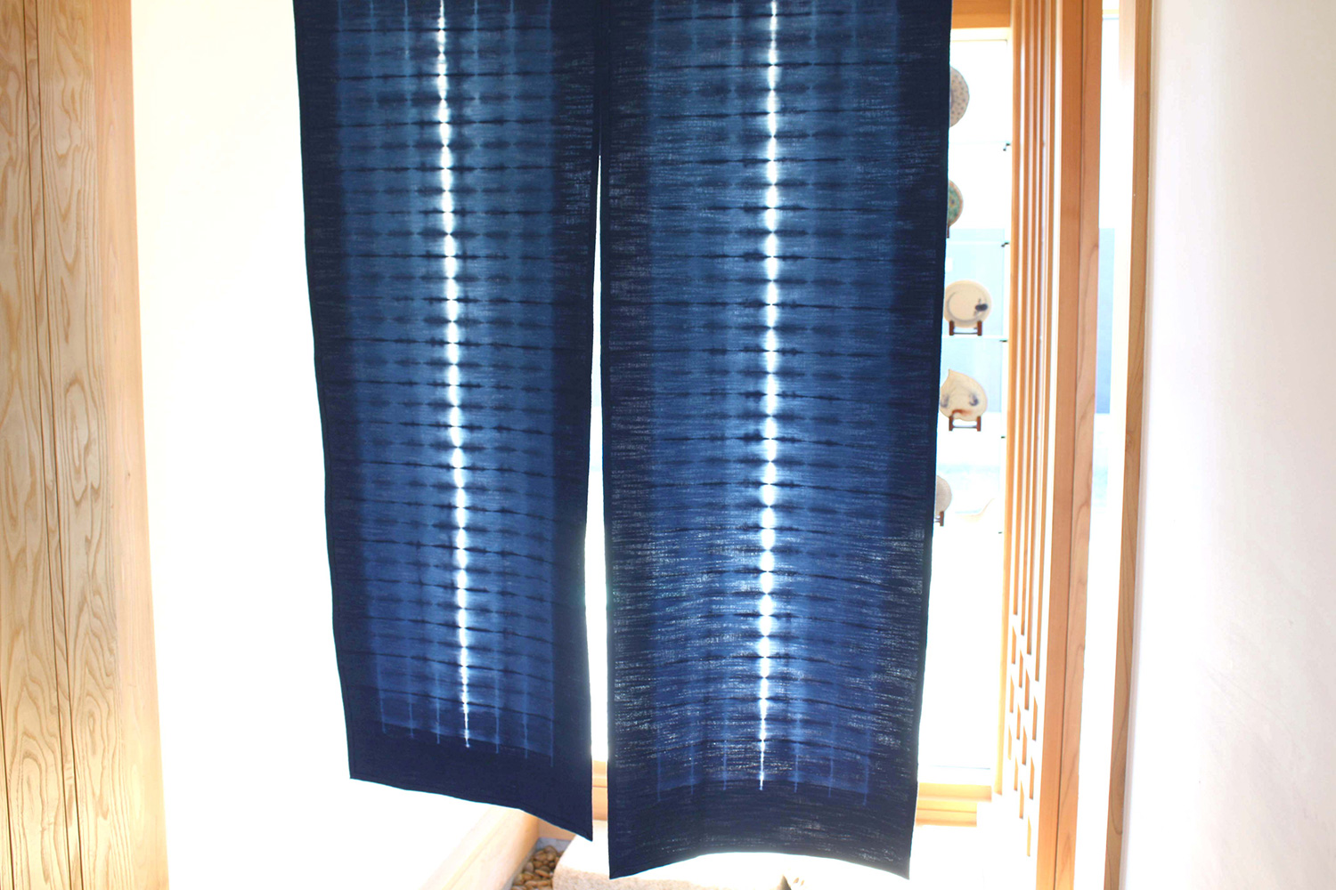 藍染綿紬暖簾(絞り柄) - 藍染-阿波正藍・しじら織・服・デニム